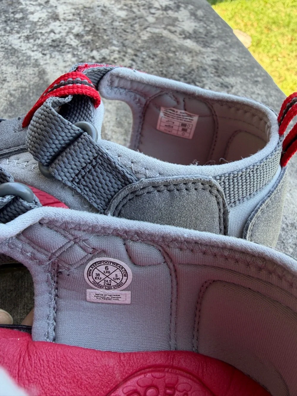 Keen Kids Grey and Red‎ Closed-Toe Outdoor Shoe Sandals Sz-6. NWOB. R